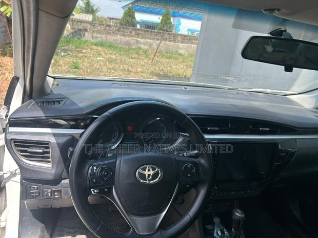 Toyota Corolla 2015 White