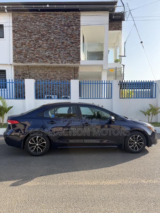 Toyota Corolla LE 2020 Blue