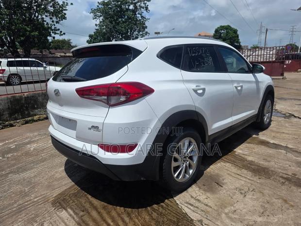 Hyundai Tucson SE FWD 2018 White