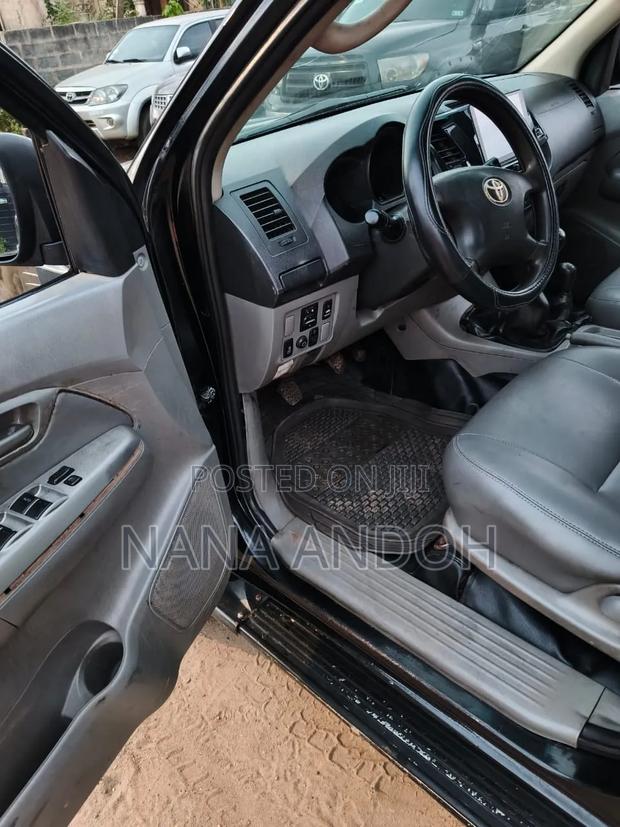 Toyota Hilux 2.5 D-4D 4X4 SRX 2012 Black