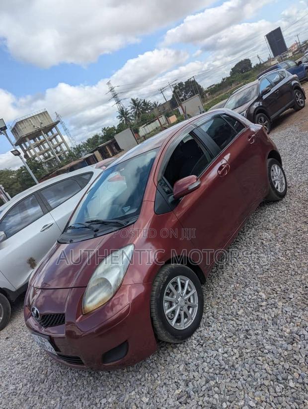 Toyota Vitz 1.0 FWD 5dr 2010 Brown