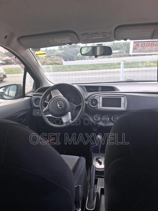 Toyota Vitz 2012 Silver