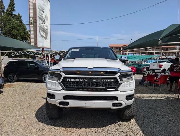 RAM 1500 2022 White