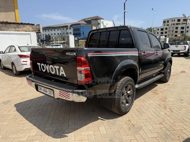 Toyota Hilux WORKMATE 4x4 2015 Black