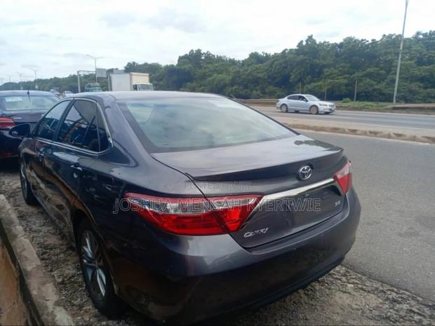 Toyota Camry SE 4dr Sedan (2.5L 4cyl 6A) 2017 Gray
