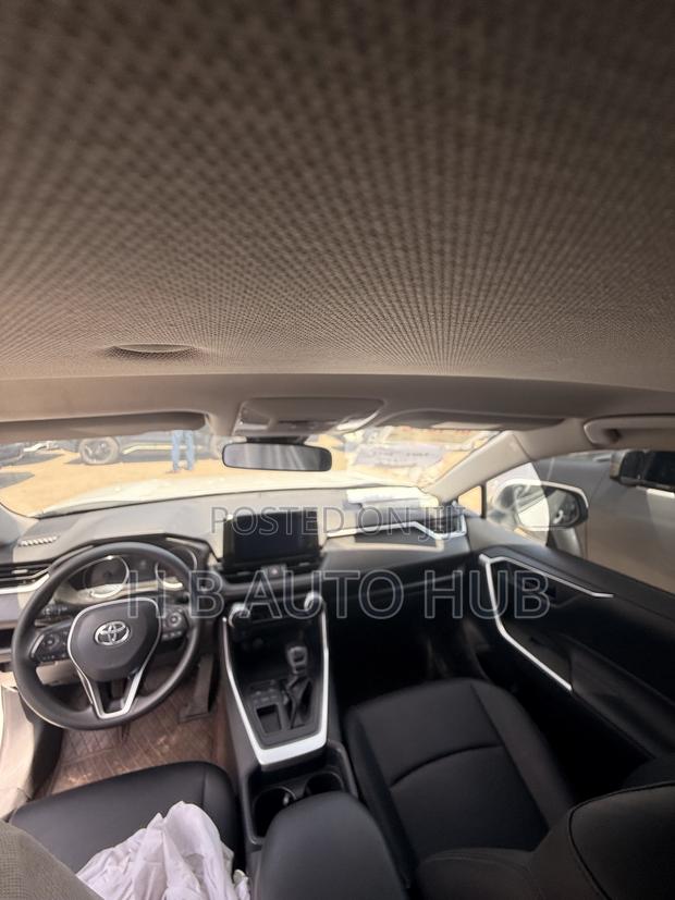 Toyota RAV4 Adventure AWD 2023 Off white