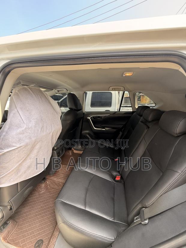 Toyota RAV4 Adventure AWD 2023 Off white
