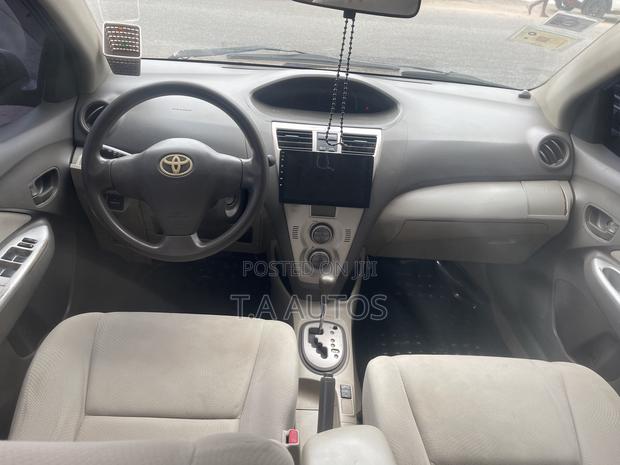 Toyota Belta 2010 Blue
