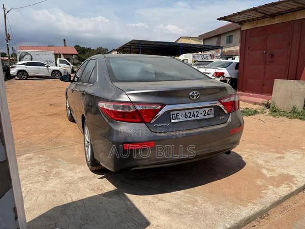 Toyota Camry LE 4dr Sedan (2.5L 4cyl 6A) 2016 Gray
