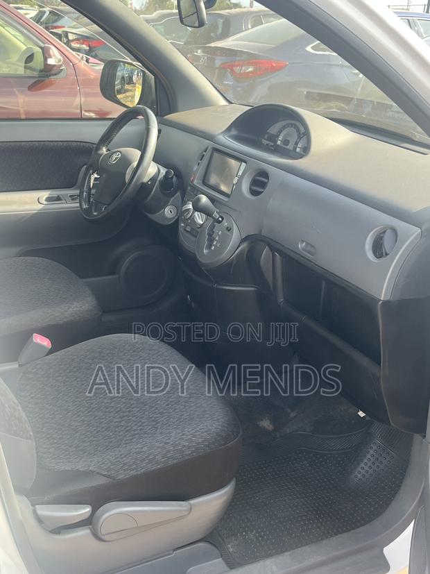 Toyota Sienta 1.5 FWD 2012 White