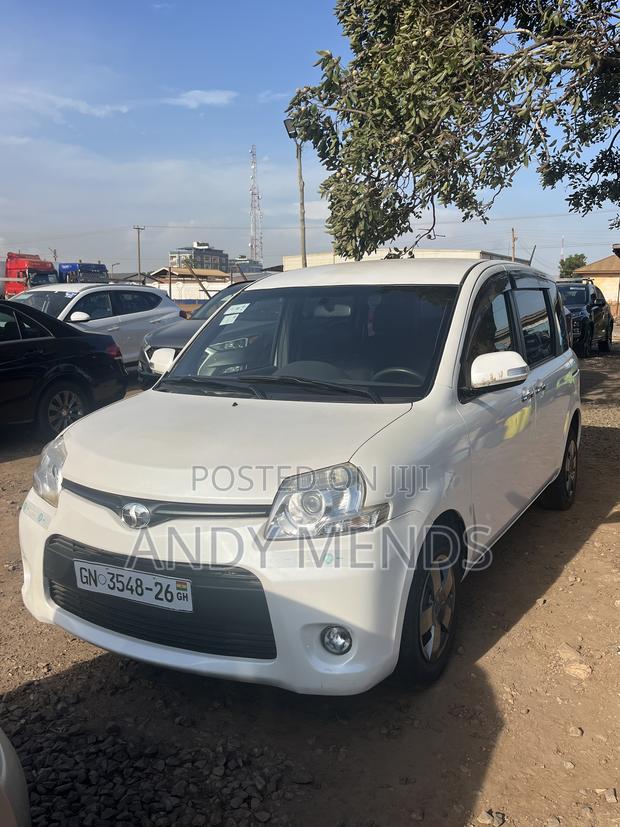 Toyota Sienta 1.5 FWD 2012 White