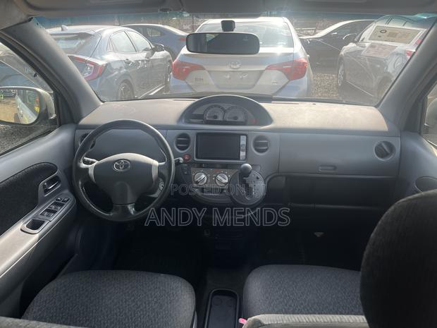 Toyota Sienta 1.5 FWD 2012 White