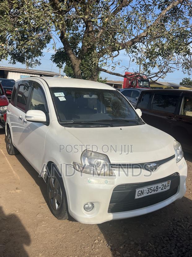 Toyota Sienta 1.5 FWD 2012 White