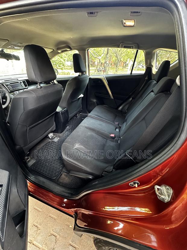 Toyota RAV4 LE 4dr SUV (2.5L 4cyl 6A) 2015 Orange