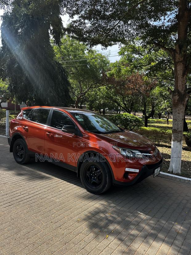 Toyota RAV4 LE 4dr SUV (2.5L 4cyl 6A) 2015 Orange