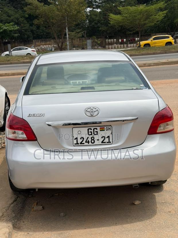 Toyota Belta 2010 Silver