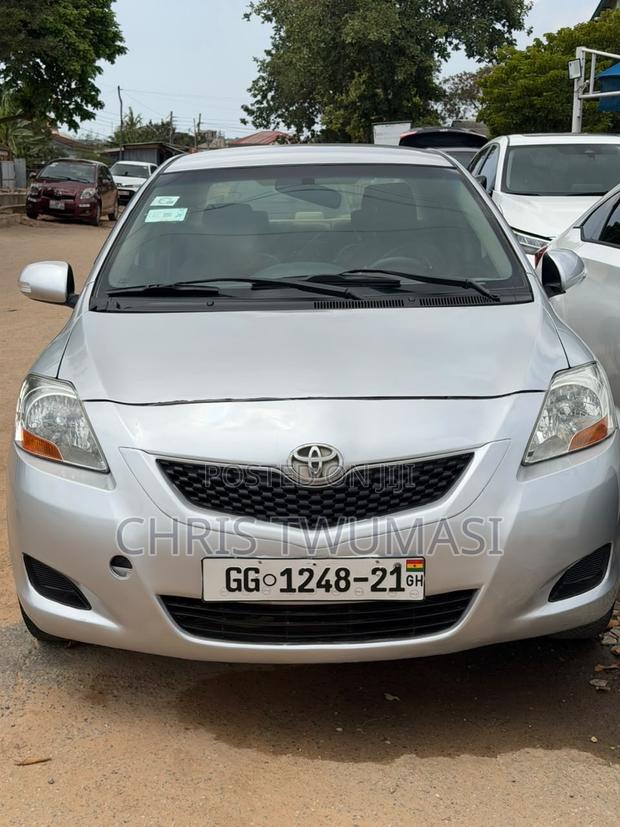 Toyota Belta 2010 Silver