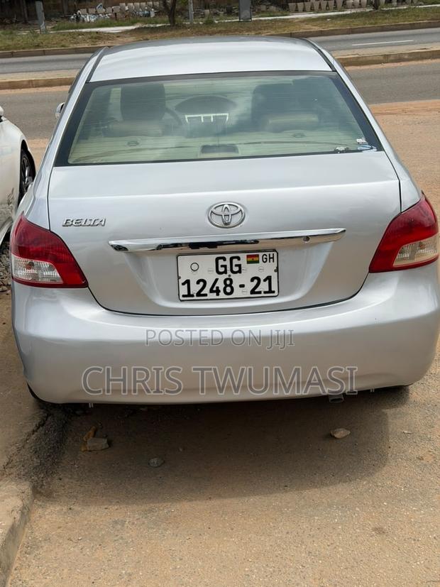 Toyota Belta 2010 Silver