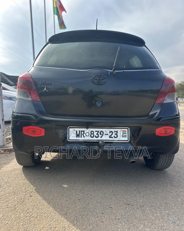 Toyota Vitz 1.3 AWD 5dr 2010 Black