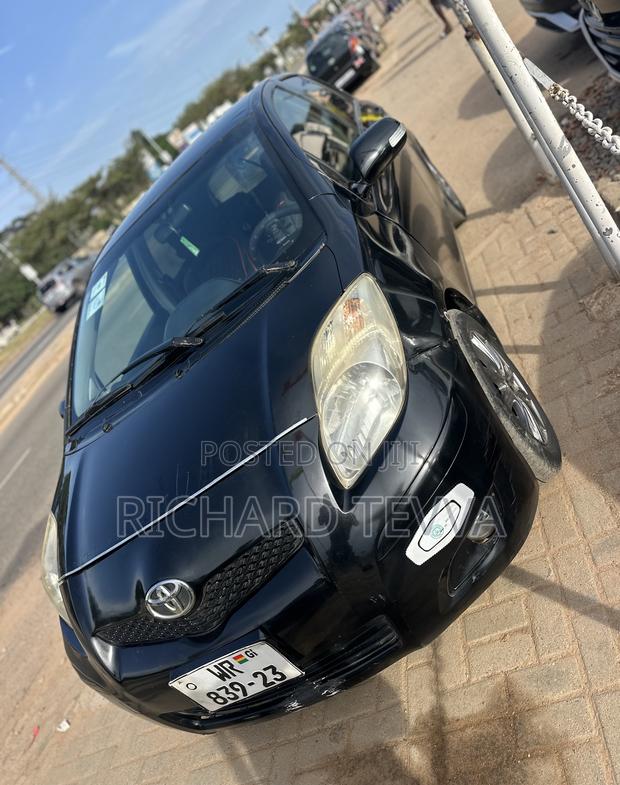 Toyota Vitz 1.3 AWD 5dr 2010 Black