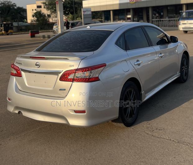Nissan Sentra SR 4dr Sedan (1.8L 4cyl CVT) 2015 Silver