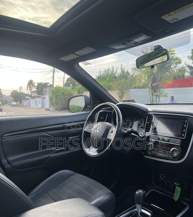 Mitsubishi Outlander 2019 Blue