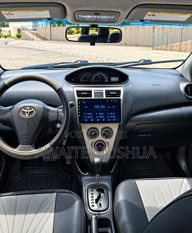 Toyota Yaris 2010 Black