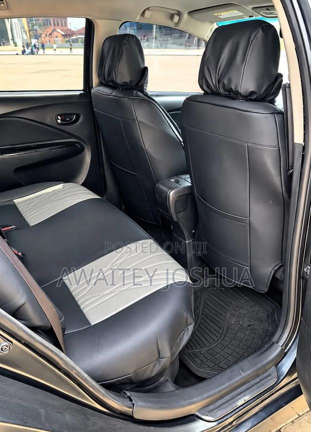 Toyota Yaris 2010 Black
