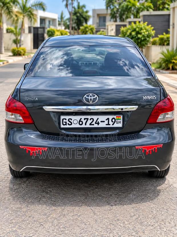Toyota Yaris 2010 Black