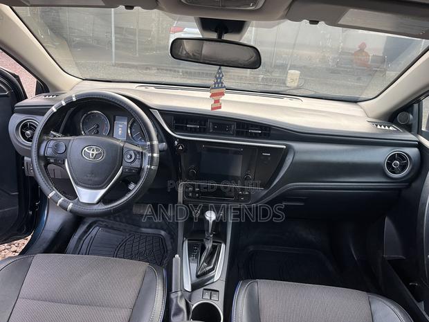 Toyota Corolla SE 4dr Sedan (1.8L 4cyl CVT) 2017