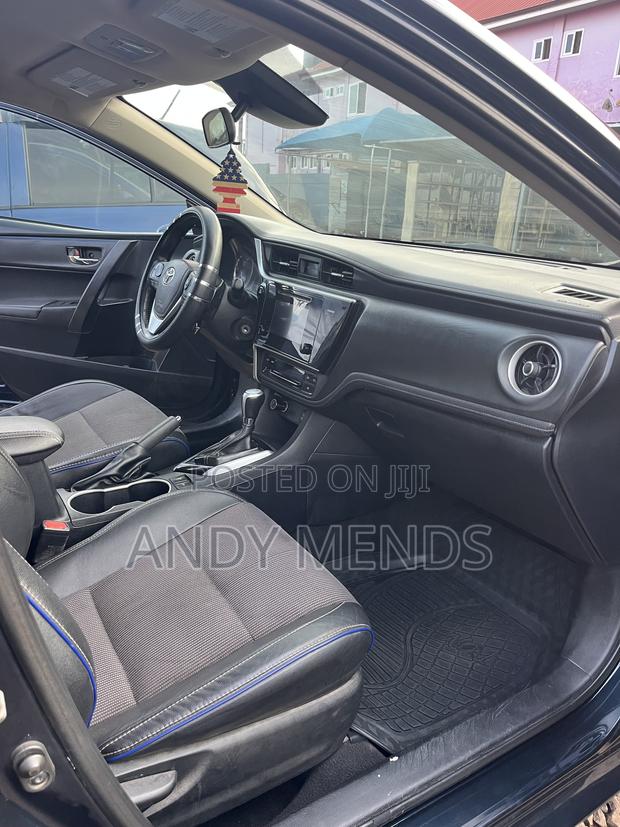 Toyota Corolla SE 4dr Sedan (1.8L 4cyl CVT) 2017