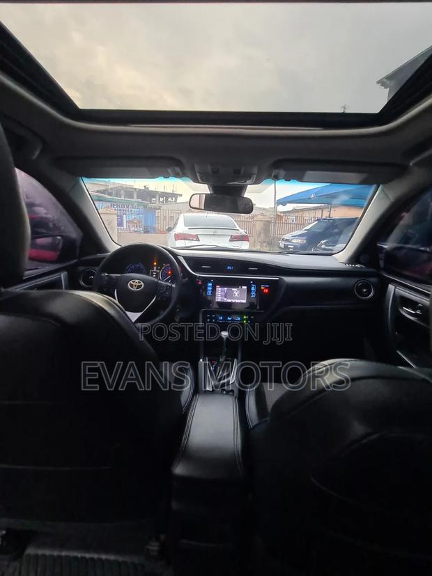 Toyota Corolla SE (1.8L 4cyl 6M) 2018 Red
