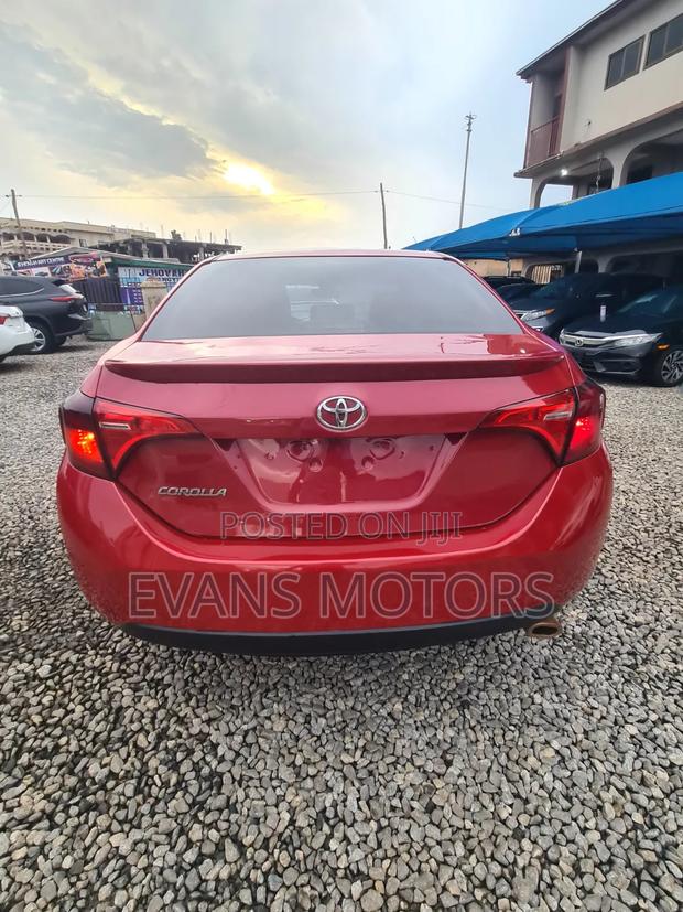 Toyota Corolla SE (1.8L 4cyl 6M) 2018 Red