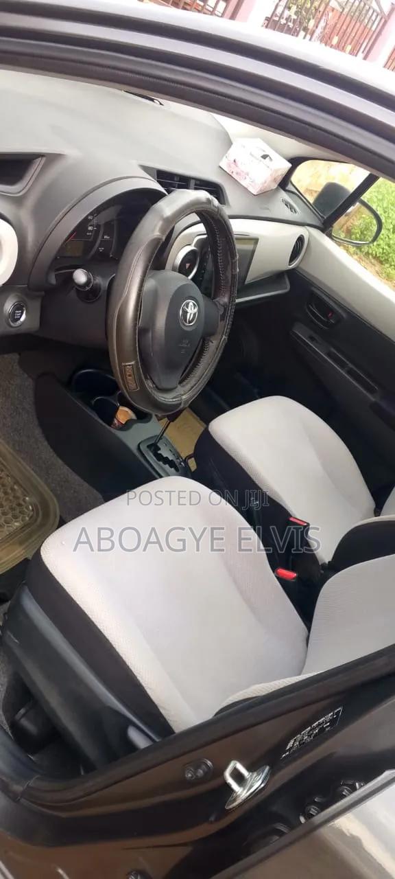 Toyota Vitz 1.5 FWD 5dr 2015 Gray
