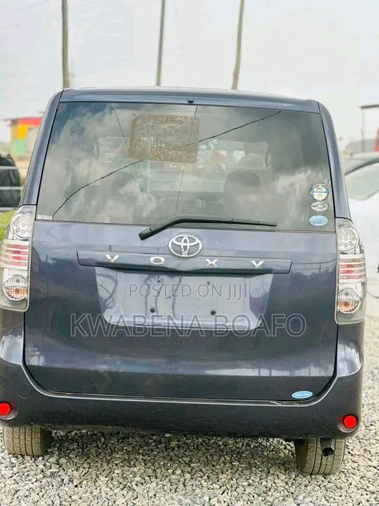 Toyota Voxy 2013 Gray