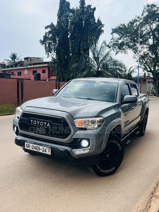 Toyota Tacoma SR5 2019 Gray