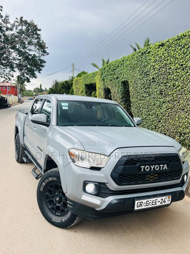 Toyota Tacoma SR5 2019 Gray