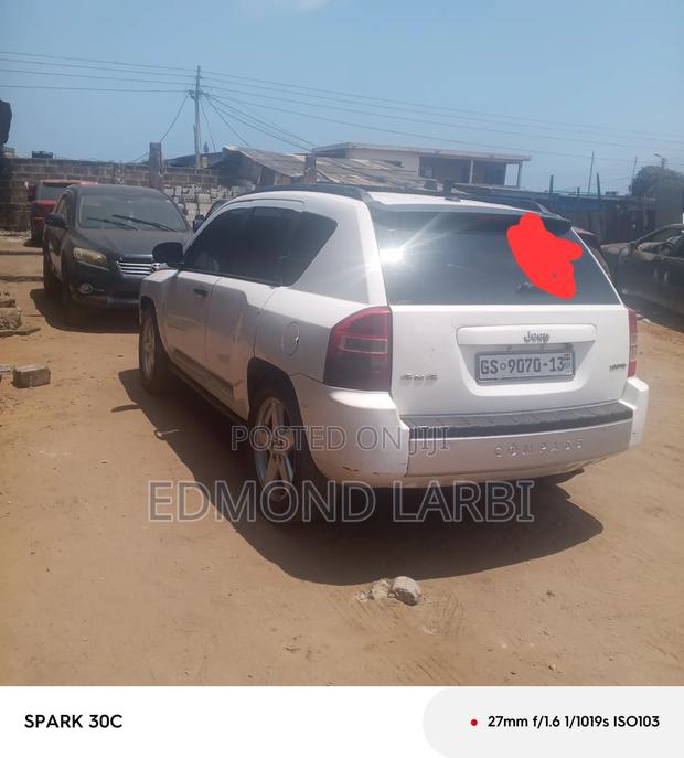 Jeep Liberty 2010 White