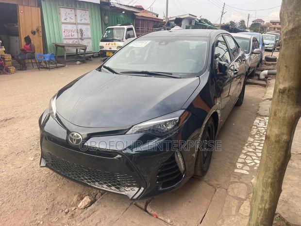 Toyota Corolla LE (1.8L 4cyl 2A) 2018 Gray
