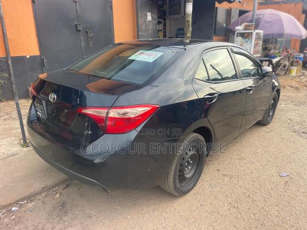 Toyota Corolla LE (1.8L 4cyl 2A) 2018 Gray