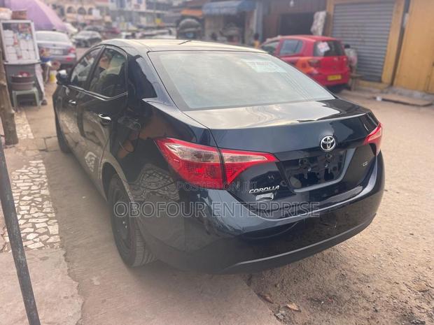 Toyota Corolla LE (1.8L 4cyl 2A) 2018 Gray