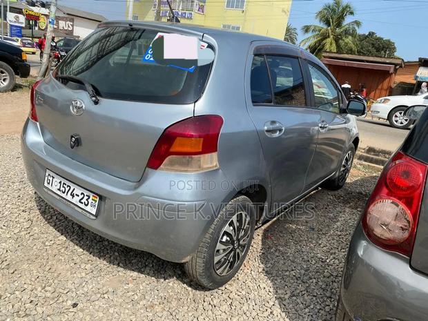Toyota Vitz 1.3 AWD 3dr 2010 Gray