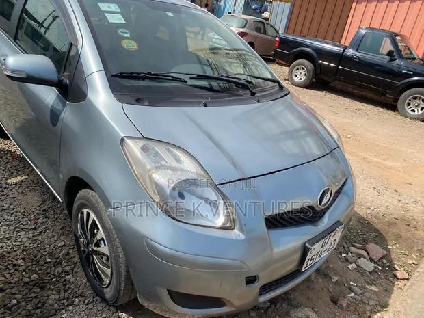 Toyota Vitz 1.3 AWD 3dr 2010 Gray