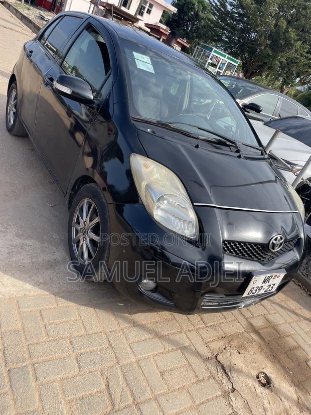 Toyota Vitz 2010 Black