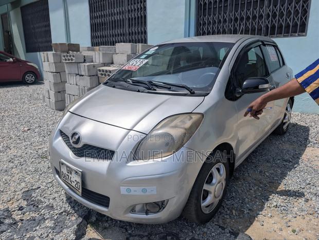 Toyota Vitz 1.5 FWD 3dr 2010 Silver