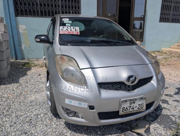 Toyota Vitz 1.5 FWD 3dr 2010 Silver