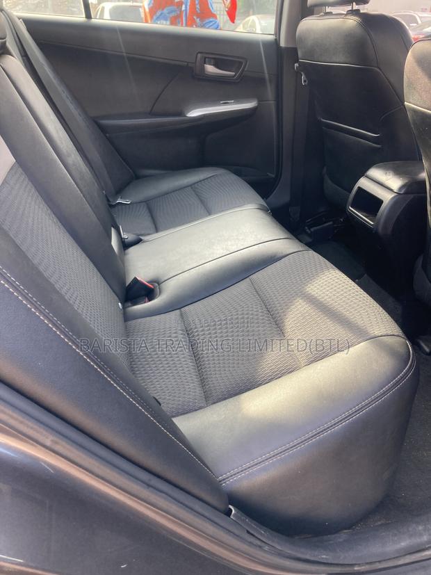 Toyota Camry SE 4dr Sedan (2.5L 4cyl 6A) 2014 Gray