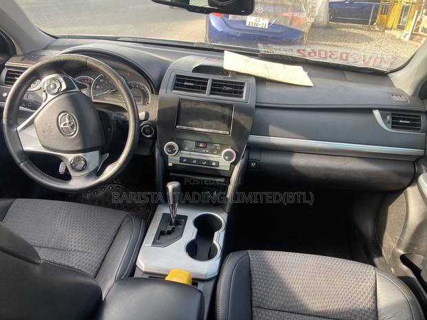 Toyota Camry SE 4dr Sedan (2.5L 4cyl 6A) 2014 Gray