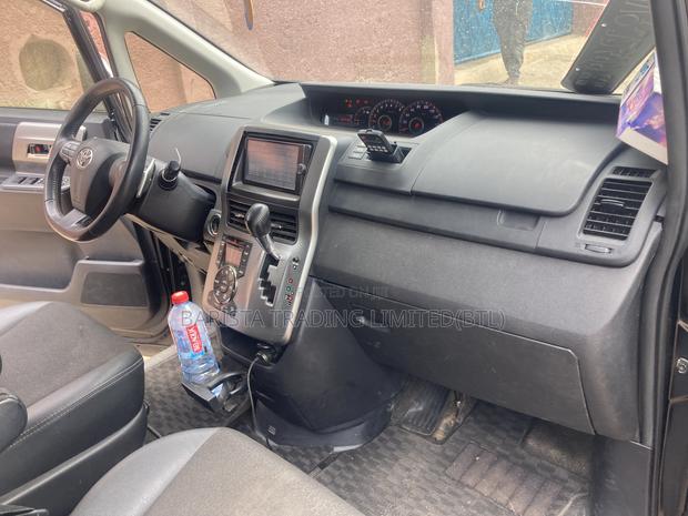 Toyota Voxy V 2WD 7-Seater 2013 Black