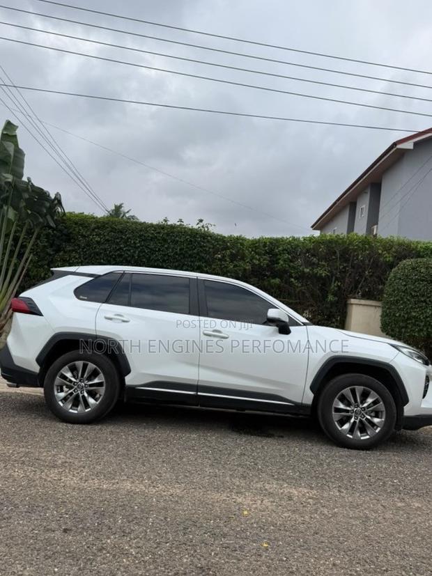 Toyota RAV4 2024 White
